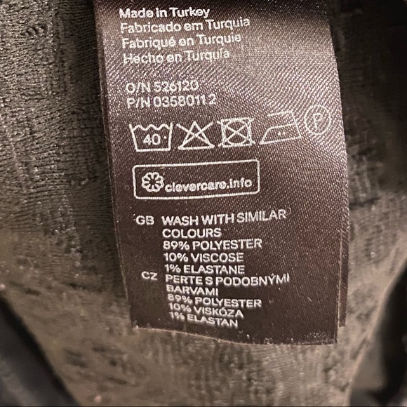 H&M Textured Sweater. Size M. Black. - Picture 5 of 5